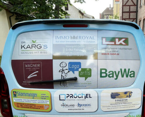 We also wanted to make the acquisition of two buses for mobile operation of the IFK possible and now decorate the rear window with our logo.