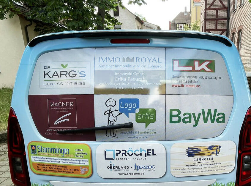 We also wanted to make the acquisition of two buses for mobile operation of the IFK possible and now decorate the rear window with our logo.