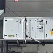 With the LK warm air generator GCS (Green Climate System) in combination with heat pumps, warehouses and logistics halls can be heated and cooled without fossil fuels